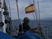JG hijst de Spaanse gastlandvlag